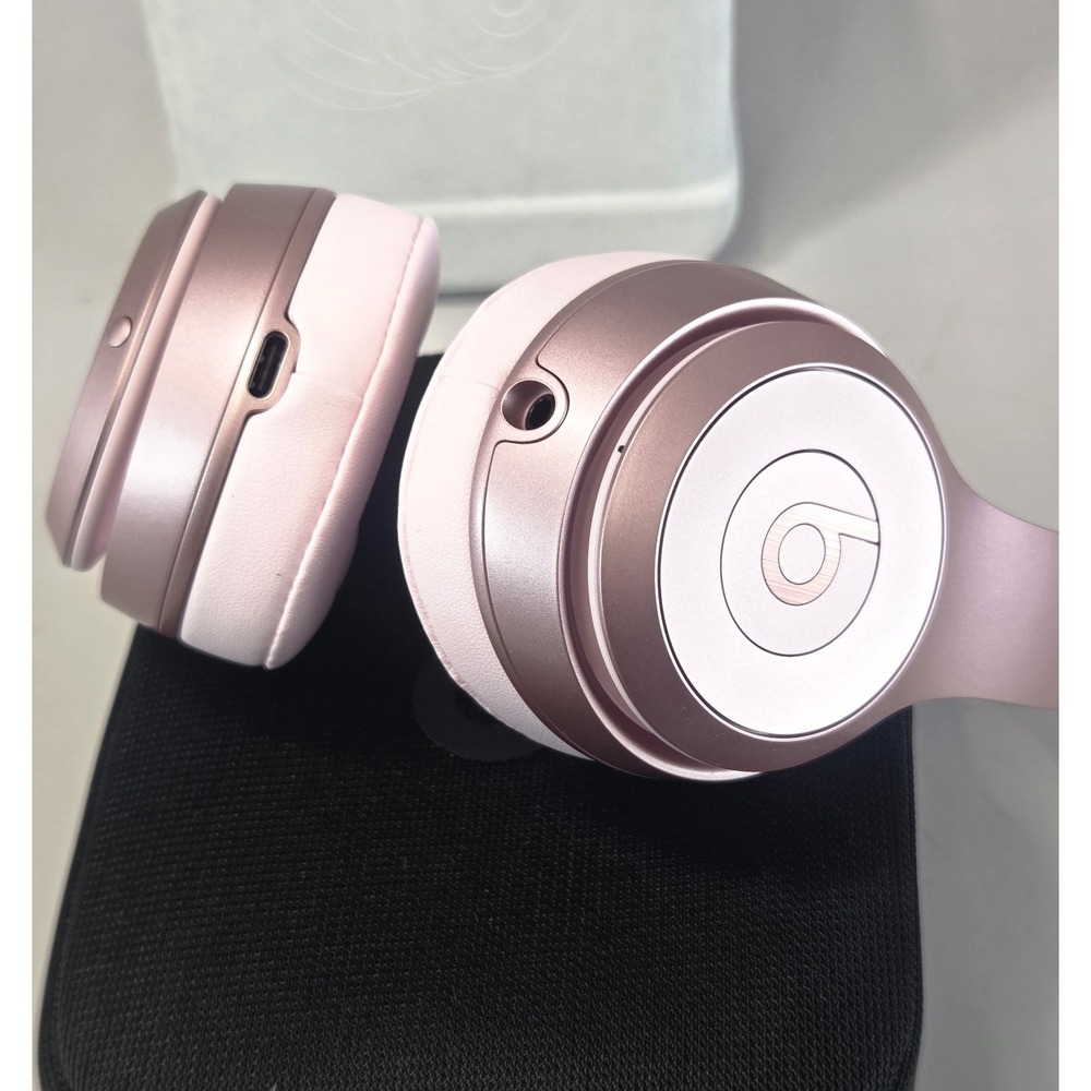 Beats Solo 4 Wireless Headphones - On-Ear Wireless Headphones - Cloud Pink